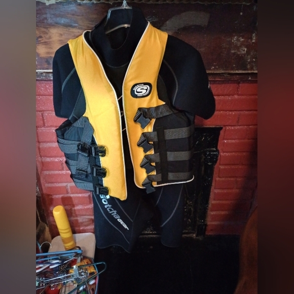 Got your gear men's medium wetsuit with Stearns scuba vest - Picture 1 of 4